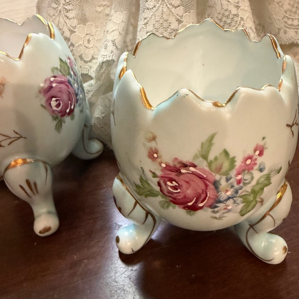 Vintage-Napcoware porcelain footed Egg Floral Vase with Gold Trim Japan